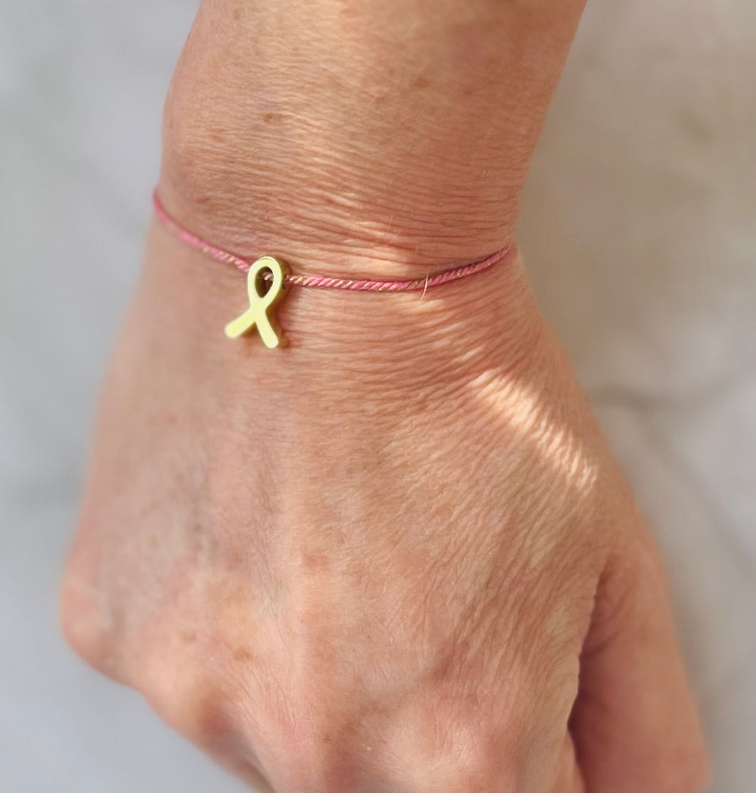 Bracelet octobre rose en Coton Rose fils d’or Coulissant perle ruban doré