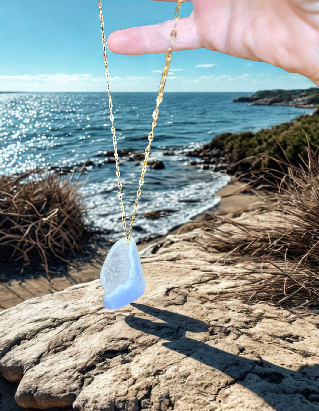 Collier Virginie avec pierre naturelle en Calcédoine bleu et acier inox