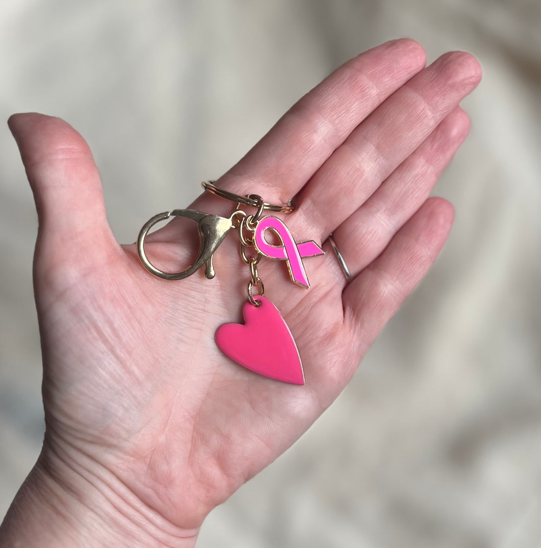 Porte clé bijou de sac octobre rose en acier inoxydable doré avec cœur rose vif et ruban rose
