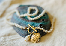 Charger l&#39;image dans la galerie, Collier TEHANI avec perle d&#39;eau douce blanche nacrée
