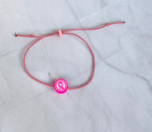 Charger l&#39;image dans la galerie, Bracelet octobre rose en Coton Rose fils d’or Coulissant perle silicone ruban rose
