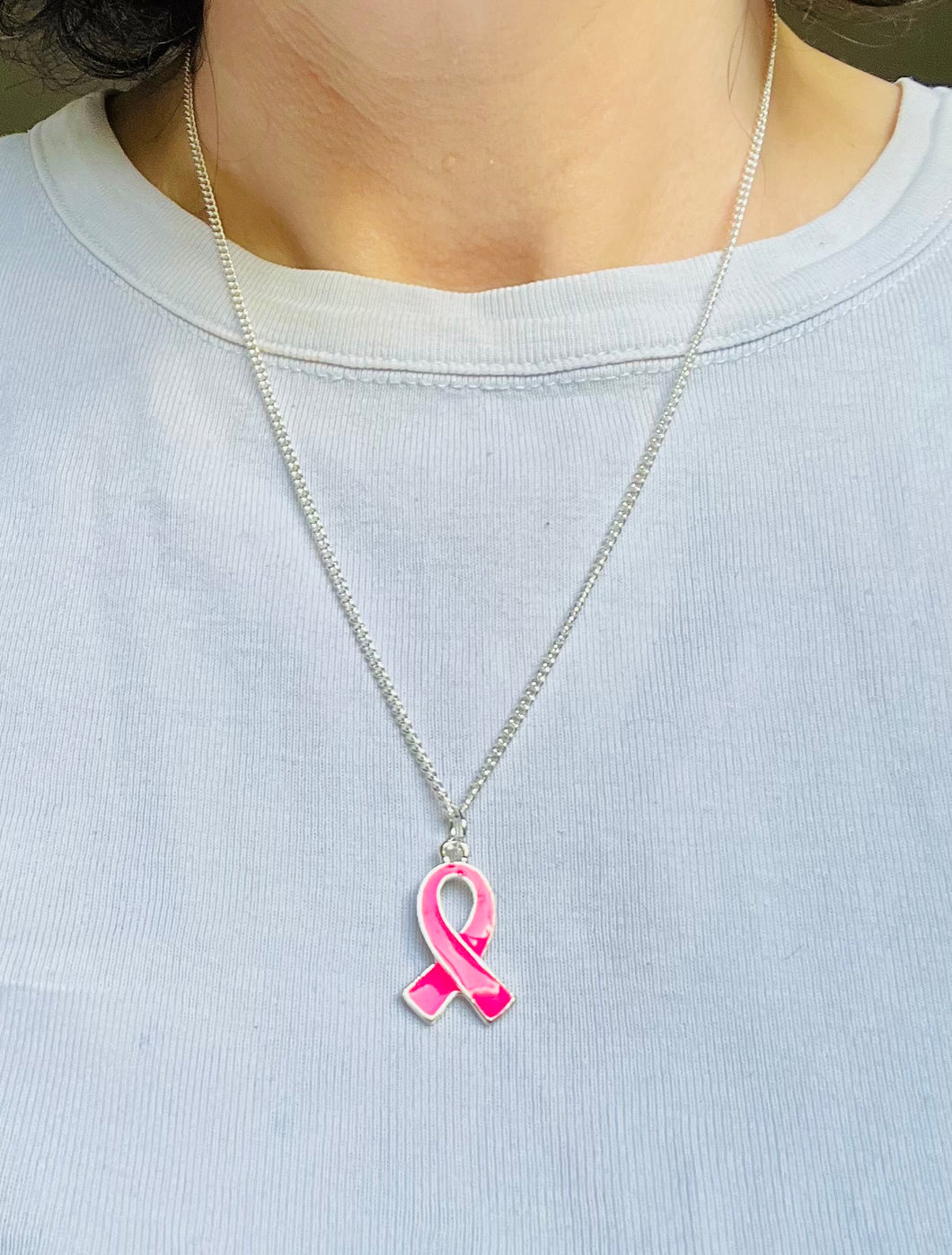 Collier octobre rose en acier inoxydable avec pendentifs ruban rose vif