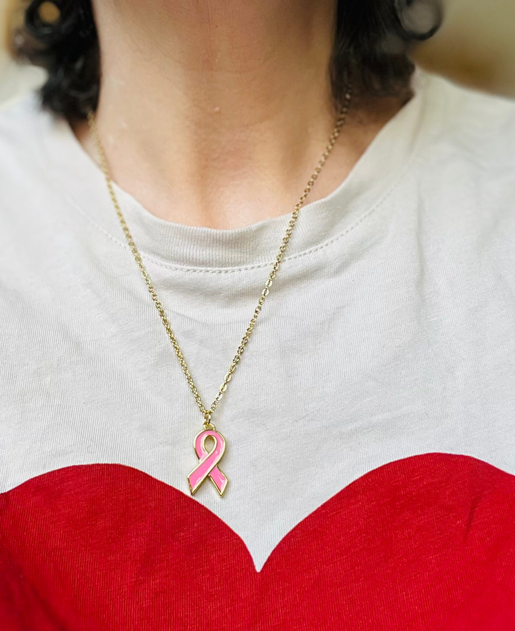 Collier octobre rose en acier inoxydable doré à l’or fin avec pendentifs ruban rose vif