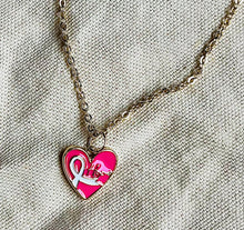 Charger l&#39;image dans la galerie, Collier octobre rose en acier inoxydable doré à l’or fin pendentif cœur rose avec l’inscription Hope
