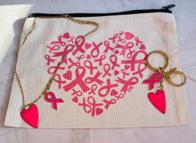 Charger l&#39;image dans la galerie, Pochette cadeau octobre rose parure collier cœur ruban rose et porte clé
