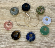 Charger l&#39;image dans la galerie, Boucle oreille CLEO créole donut en pierre naturelle
