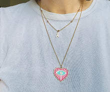 Charger l&#39;image dans la galerie, Collier octobre rose double chaîne en acier inoxydable doré pendentifs cœur avec œil et ruban or
