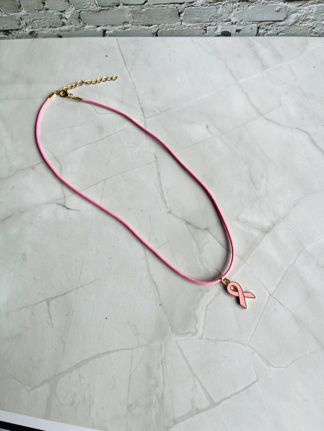 Collier octobre rose Cordon rose avec pendentif Ruban rose et or