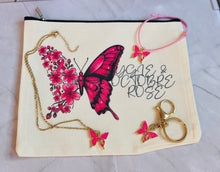 Charger l&#39;image dans la galerie, Pochette cadeau octobre rose parure collier papillon ruban rose, bracelet et porte clé
