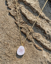 Charger l&#39;image dans la galerie, Collier ROSIE avec pierre naturelle en quartz rose et acier inox
