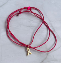 Charger l&#39;image dans la galerie, Bracelet octobre rose en Coton Rose vif fils d’or 3 tours Coulissant petit ruban doré

