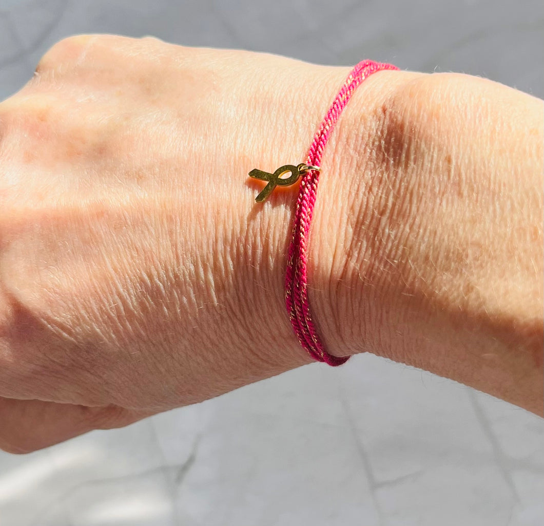 Bracelet octobre rose en Coton Rose vif fils d’or 3 tours Coulissant petit ruban doré