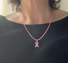 Charger l&#39;image dans la galerie, Collier Cordon rose avec pendentif Ruban rose
