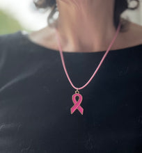 Charger l&#39;image dans la galerie, Collier octobre rose Cordon rose avec pendentif Ruban rose et or
