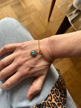 Charger l&#39;image dans la galerie, Charms pendentif ovale MARION en pierre naturelle et plaqué or
