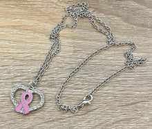 Charger l&#39;image dans la galerie, Collier Octobre Rose coeur strass et ruban rose
