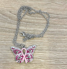 Charger l&#39;image dans la galerie, Collier Octobre Rose papillon et ruban rose
