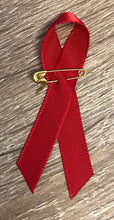 Charger l&#39;image dans la galerie, Lot de 3 Pin&#39;s Broche Ruban Rouge en Tissu sur Une épingle. Pin&#39;s Sidaction. Pin&#39;s Ruban Rouge Symbole de la Lutte Contre Le SIDA
