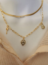Charger l&#39;image dans la galerie, Collier VALENTINE maille rectangle avec 3 pendentifs amour
