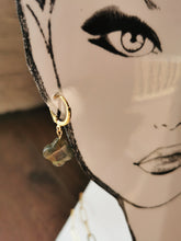 Charger l&#39;image dans la galerie, Boucle oreille LUCIE mini créole trèfle en agate indienne
