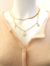 Charger l&#39;image dans la galerie, Collier VALENTINE maille rectangle avec 3 pendentifs amour
