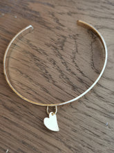 Charger l&#39;image dans la galerie, Bracelet manchette VENUS  jonc avec un coeur

