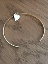 Charger l&#39;image dans la galerie, Bracelet manchette VENUS  jonc avec un coeur
