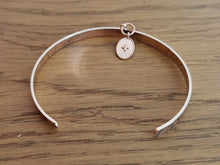 Charger l&#39;image dans la galerie, Bracelet manchette THERESA  jonc avec un médaillon avec une croix
