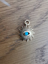 Charger l&#39;image dans la galerie, Charms pendentif HORUS soleil doré avec oeil bleu
