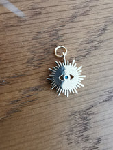 Charger l&#39;image dans la galerie, Charms pendentif HORUS soleil doré avec oeil bleu
