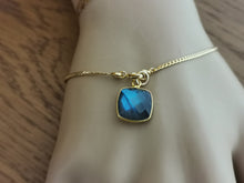 Charger l&#39;image dans la galerie, Charms pendentif carré JULIE en pierre naturelle et plaqué or
