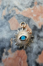 Charger l&#39;image dans la galerie, Charms pendentif HORUS soleil doré avec oeil bleu
