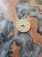 Charger l&#39;image dans la galerie, Charms pendentif ILIANA médaillon doré et oeil bleu
