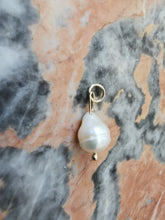 Charger l&#39;image dans la galerie, Charms pendentif TERAVA en perle d&#39;eau douce
