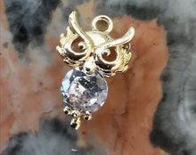 Charger l&#39;image dans la galerie, Charms pendentif MINERVE hibou doré et zircon
