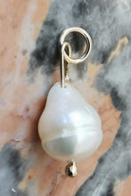 Charger l&#39;image dans la galerie, Charms pendentif TERAVA en perle d&#39;eau douce
