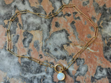 Charger l&#39;image dans la galerie, Charms pendentif rond LUNA en pierre de lune
