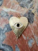 Charger l&#39;image dans la galerie, Charms pendentif ISIS coeur doré avec oeil noir

