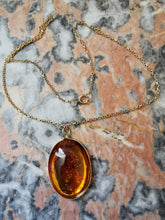 Charger l&#39;image dans la galerie, Collier sautoir AMBROSIOS. chaine en acier inoxydable  et médaillon ambre
