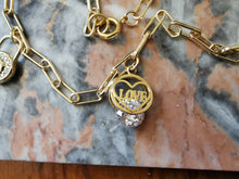 Charger l&#39;image dans la galerie, Collier VALENTINE maille rectangle avec 3 pendentifs amour

