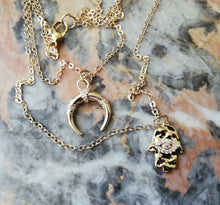 Charger l&#39;image dans la galerie, Collier Fatima Luna Deux Rangs Chaine lune et main de Fatma
