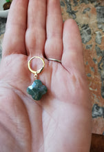 Charger l&#39;image dans la galerie, Boucle oreille LUCIE mini créole trèfle en agate indienne
