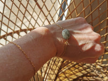 Charger l&#39;image dans la galerie, Bracelet Agnès en plaqué or avec labradorite
