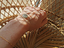 Charger l&#39;image dans la galerie, Bracelet Agnès en plaqué or avec labradorite
