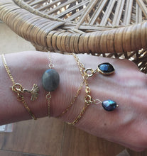 Charger l&#39;image dans la galerie, Bracelet Agnès en plaqué or avec labradorite
