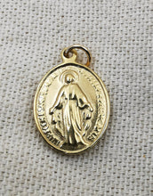 Charger l&#39;image dans la galerie, Charms pendentif MARIE médaillon ovale Vierge Marie doré
