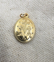 Charger l&#39;image dans la galerie, Charms pendentif MARIE médaillon ovale Vierge Marie doré

