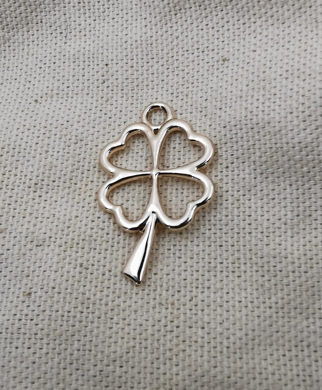 Charms pendentif ARIANE trèfle à quatre feuille light gold