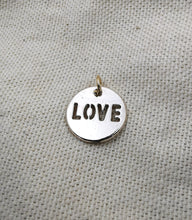 Charger l&#39;image dans la galerie, Charms pendentif LOVE  light gold
