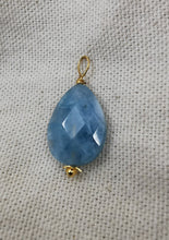 Charger l&#39;image dans la galerie, Charms pendentif CATHERINE en aigue marine bleue
